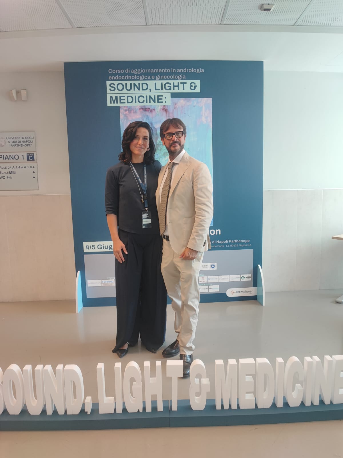 Backdrop ufficiale dell'evento Sound, Light & Medicine a Napoli