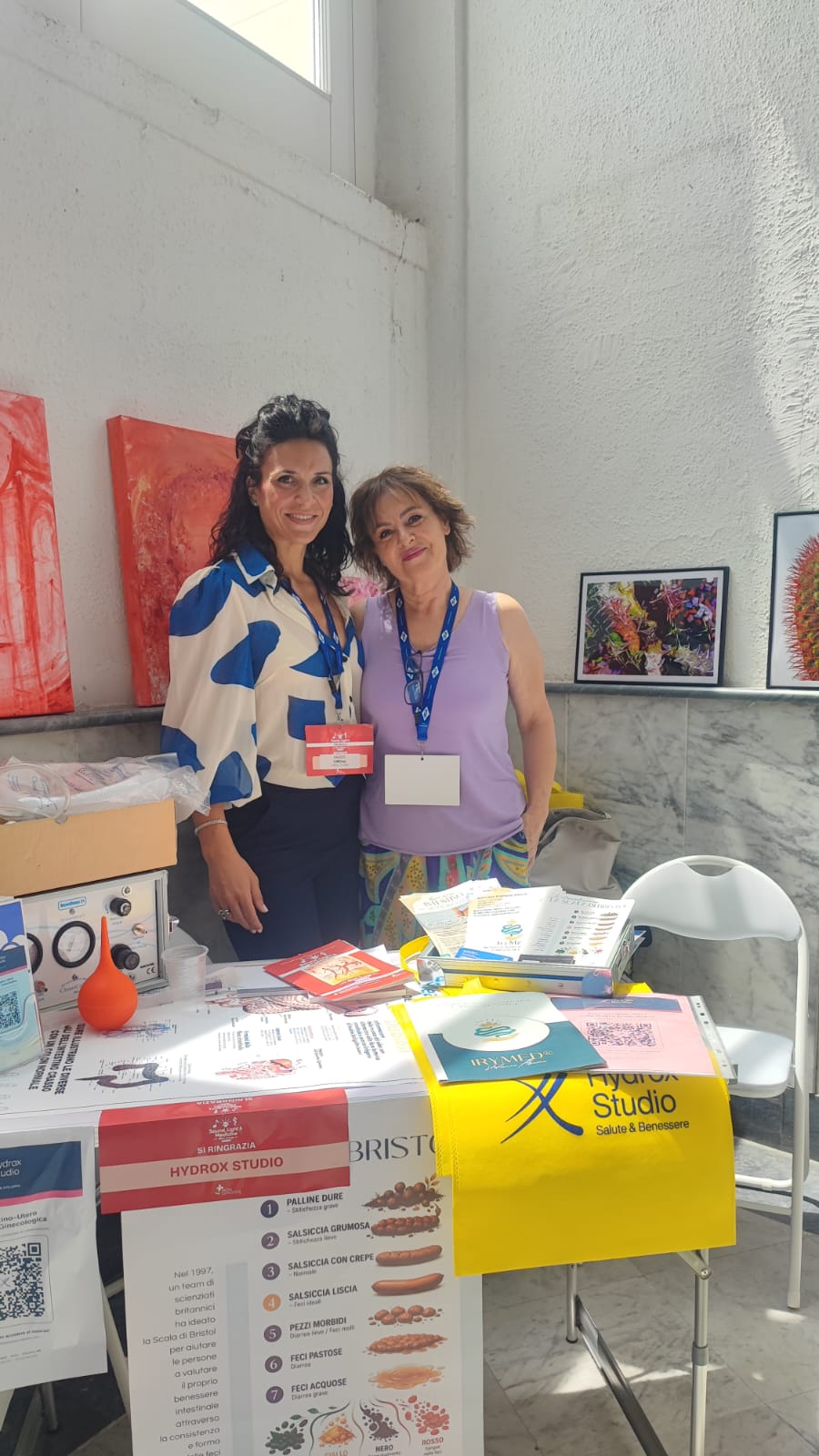 Il team Hydrox Studio allo stand del corso Sound, Light & Medicine